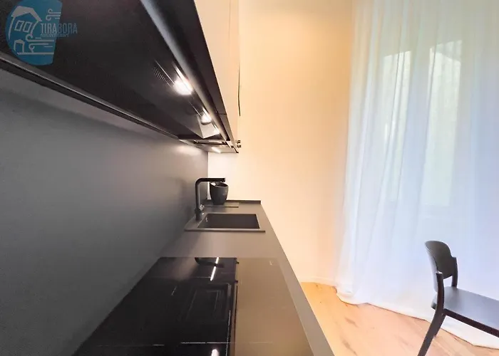 Imbriani 2 Tirabora Short Rent Triëst