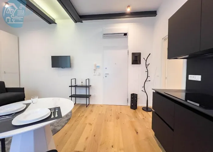 Imbriani 2 Tirabora Short Rent Triëst