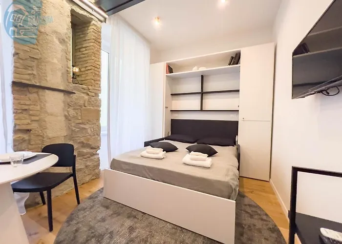 Imbriani 2 Tirabora Short Rent Triëst