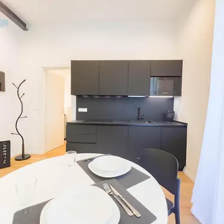 Imbriani 2 Tirabora Short Rent شقة ترييستي