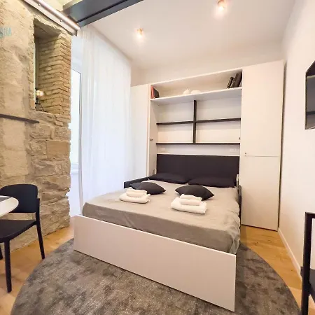 Imbriani 2 Tirabora Short Rent ترييستي